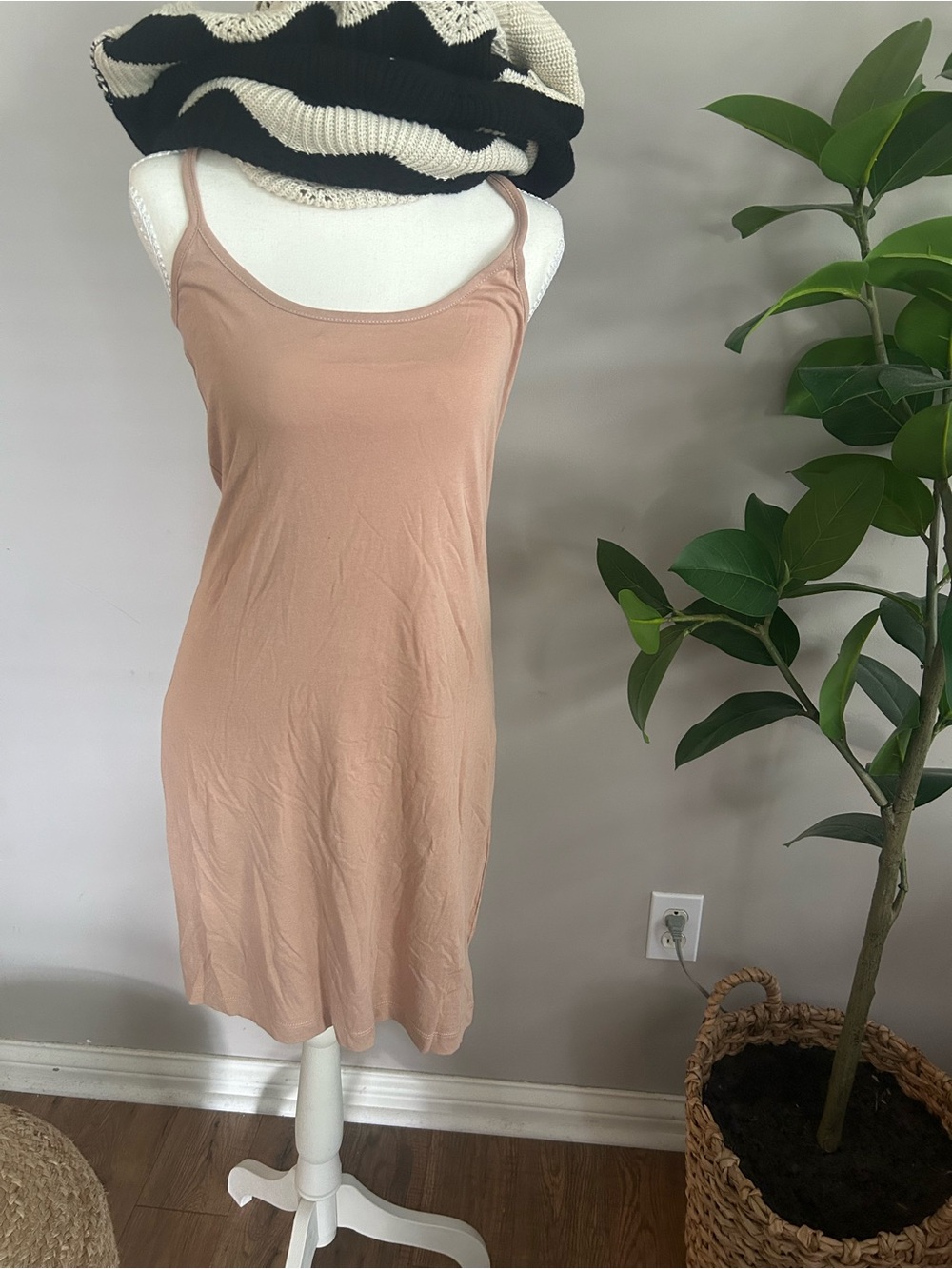 NWT GAP Black and Cream Wave Knit Midi Dress - Picture 7 of 11